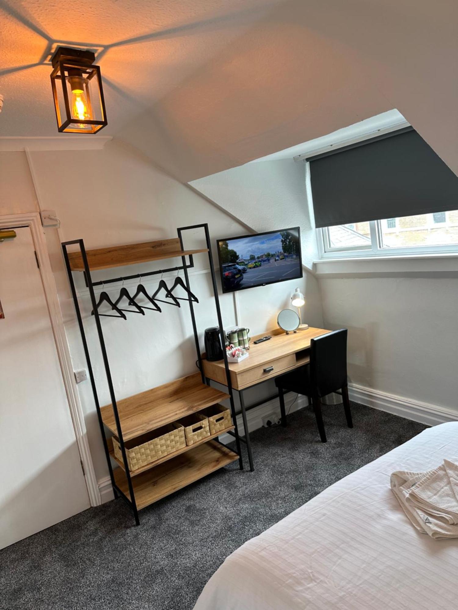 Waverley Hotel Уоркингтън Екстериор снимка