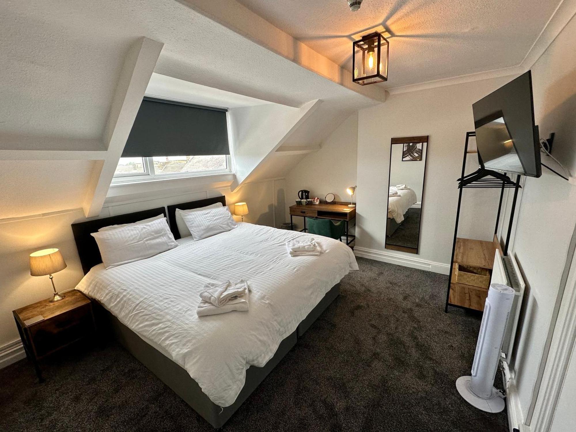 Waverley Hotel Уоркингтън Екстериор снимка