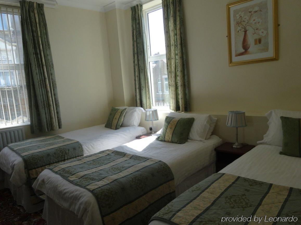 Waverley Hotel Уоркингтън Екстериор снимка
