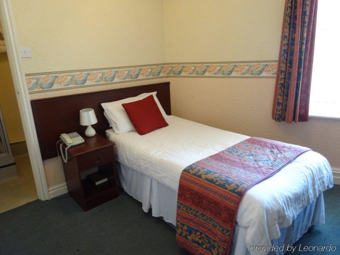 Waverley Hotel Уоркингтън Екстериор снимка