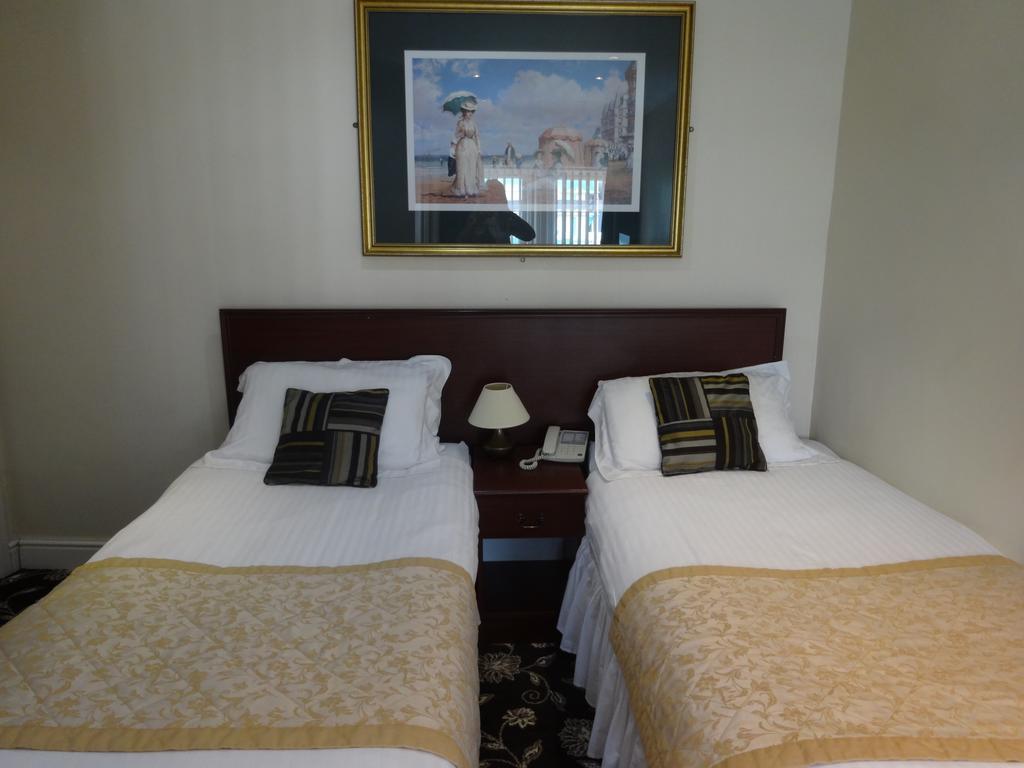 Waverley Hotel Уоркингтън Екстериор снимка