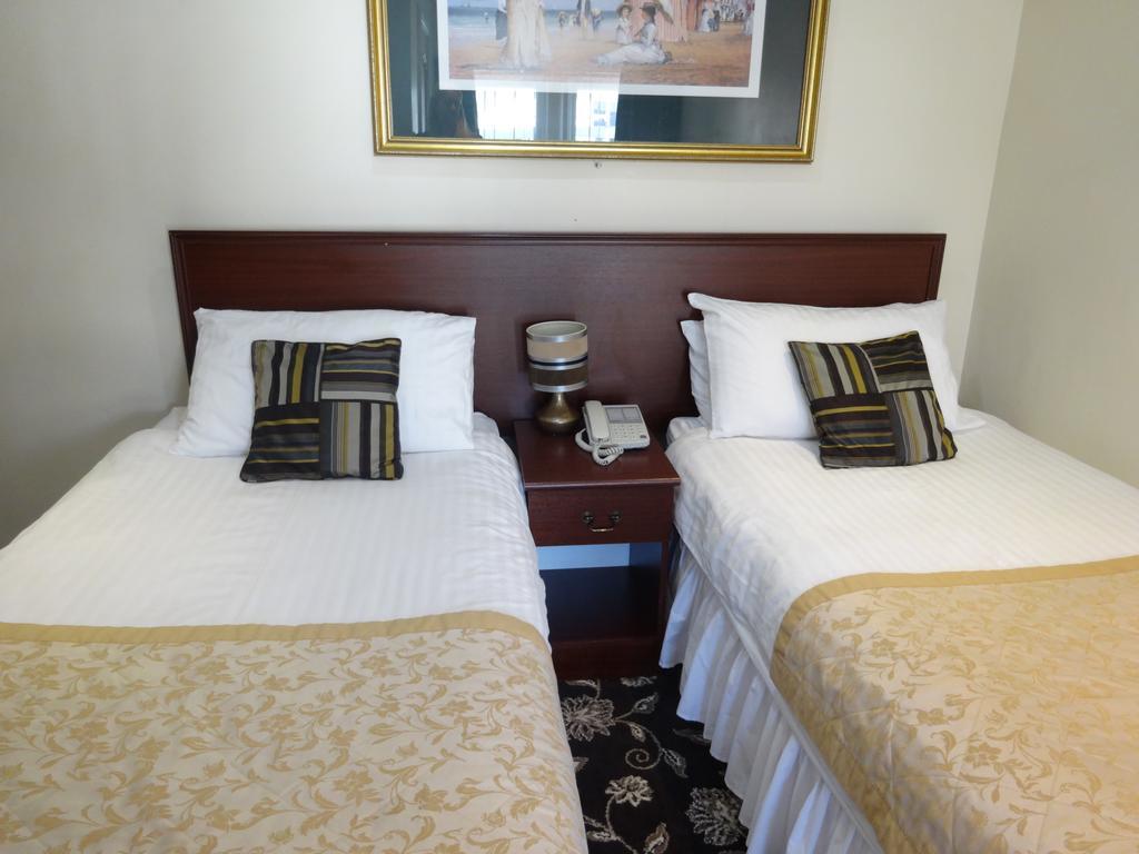 Waverley Hotel Уоркингтън Екстериор снимка