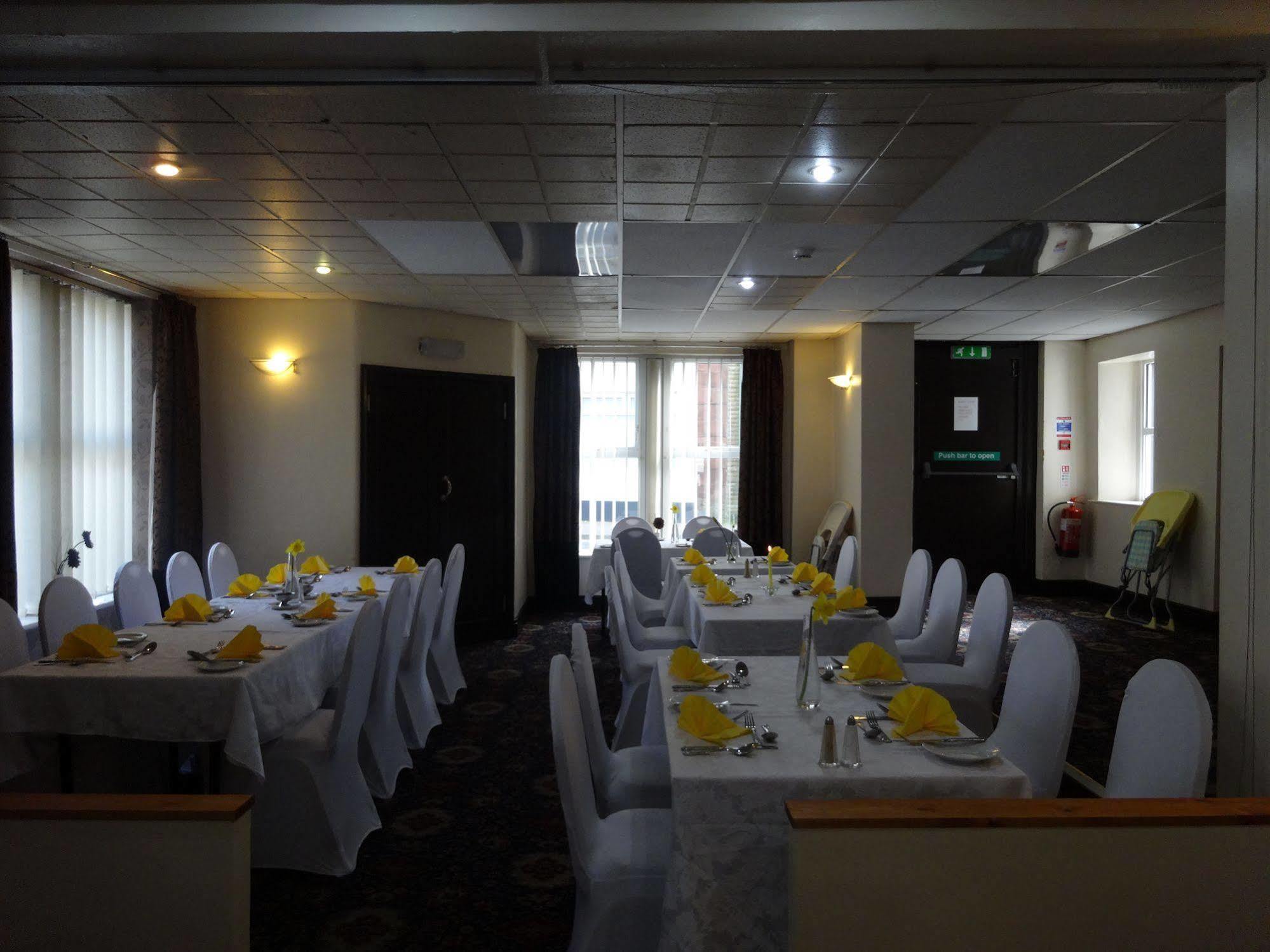 Waverley Hotel Уоркингтън Екстериор снимка