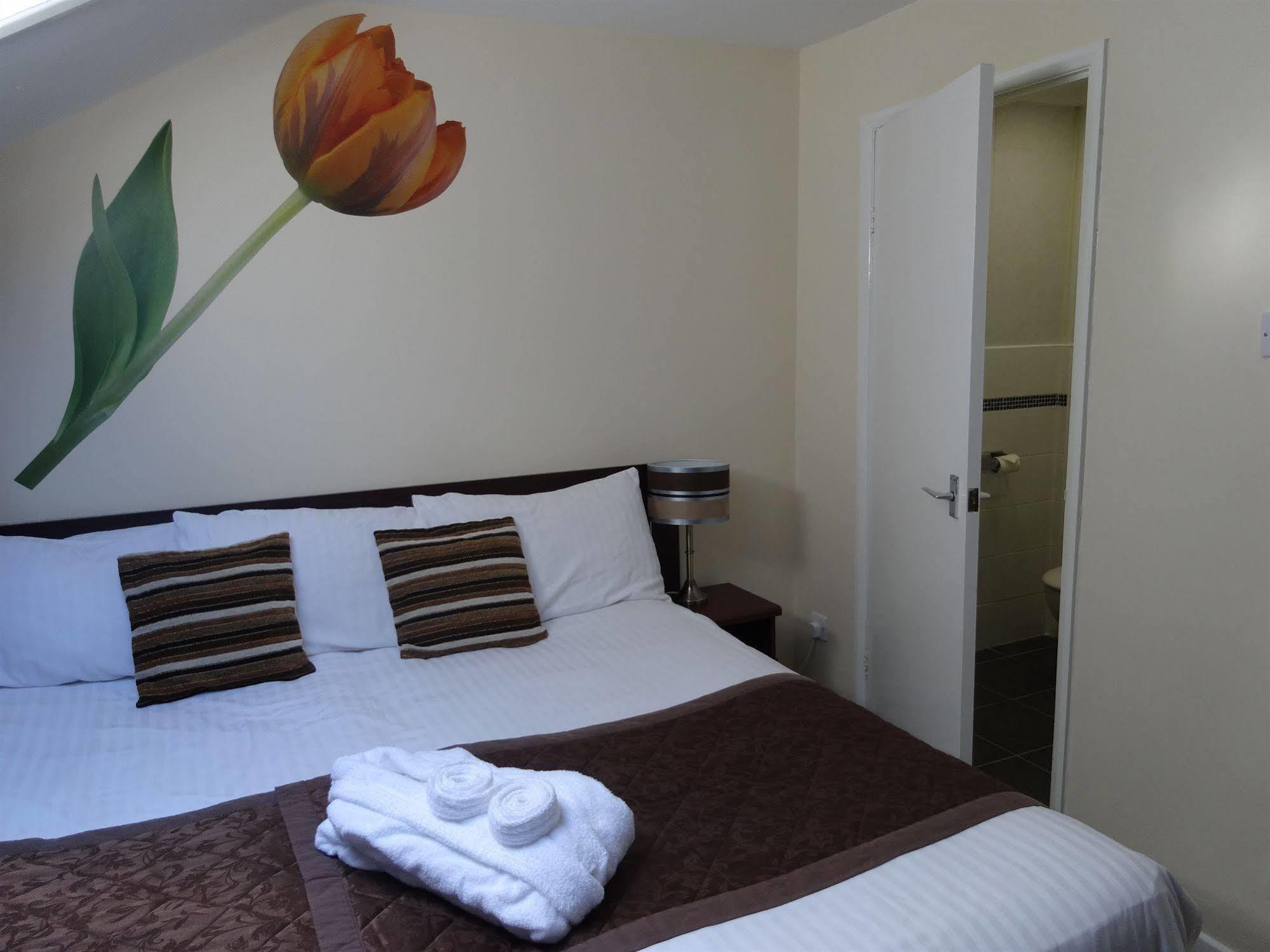 Waverley Hotel Уоркингтън Екстериор снимка
