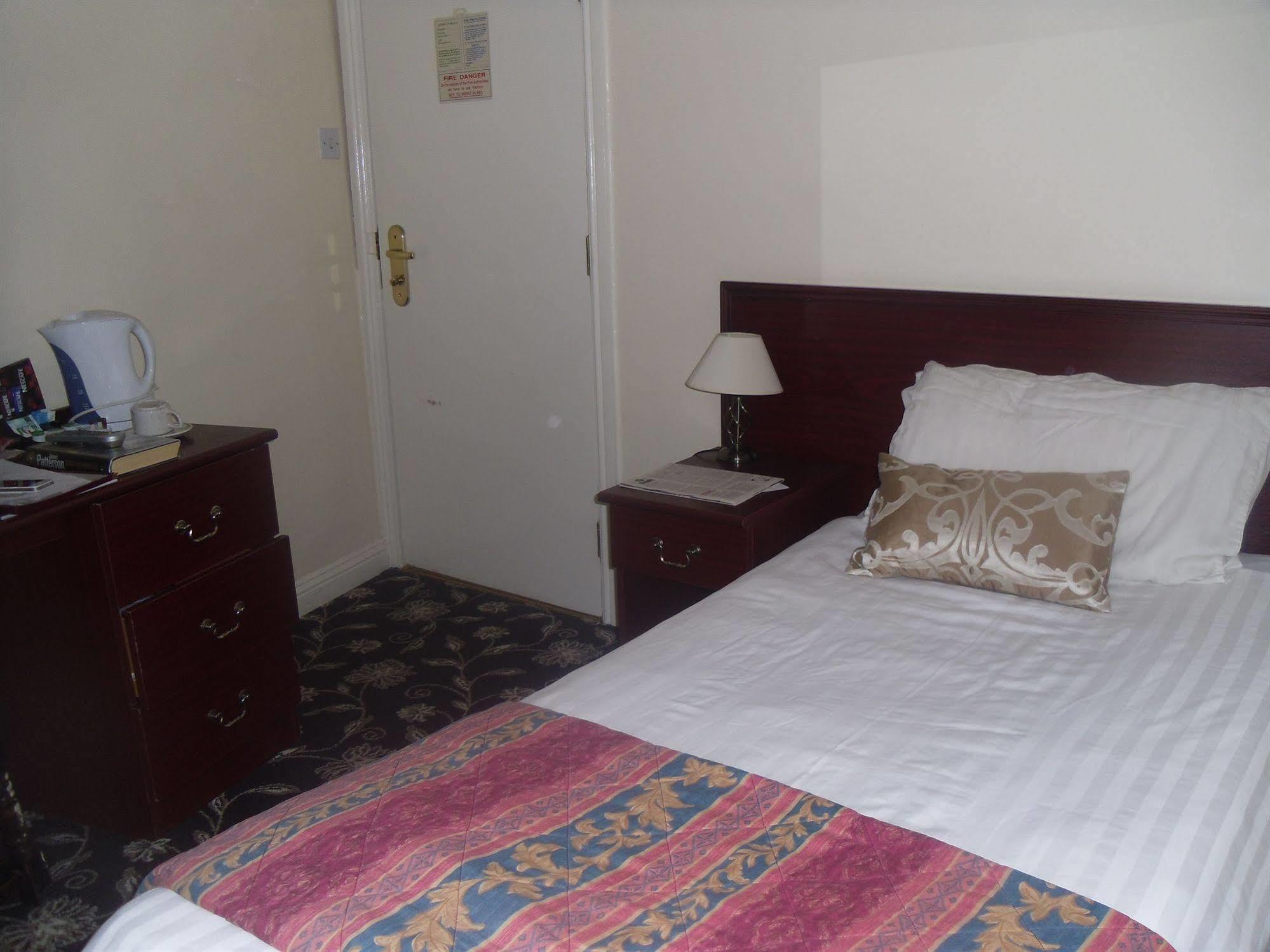 Waverley Hotel Уоркингтън Екстериор снимка