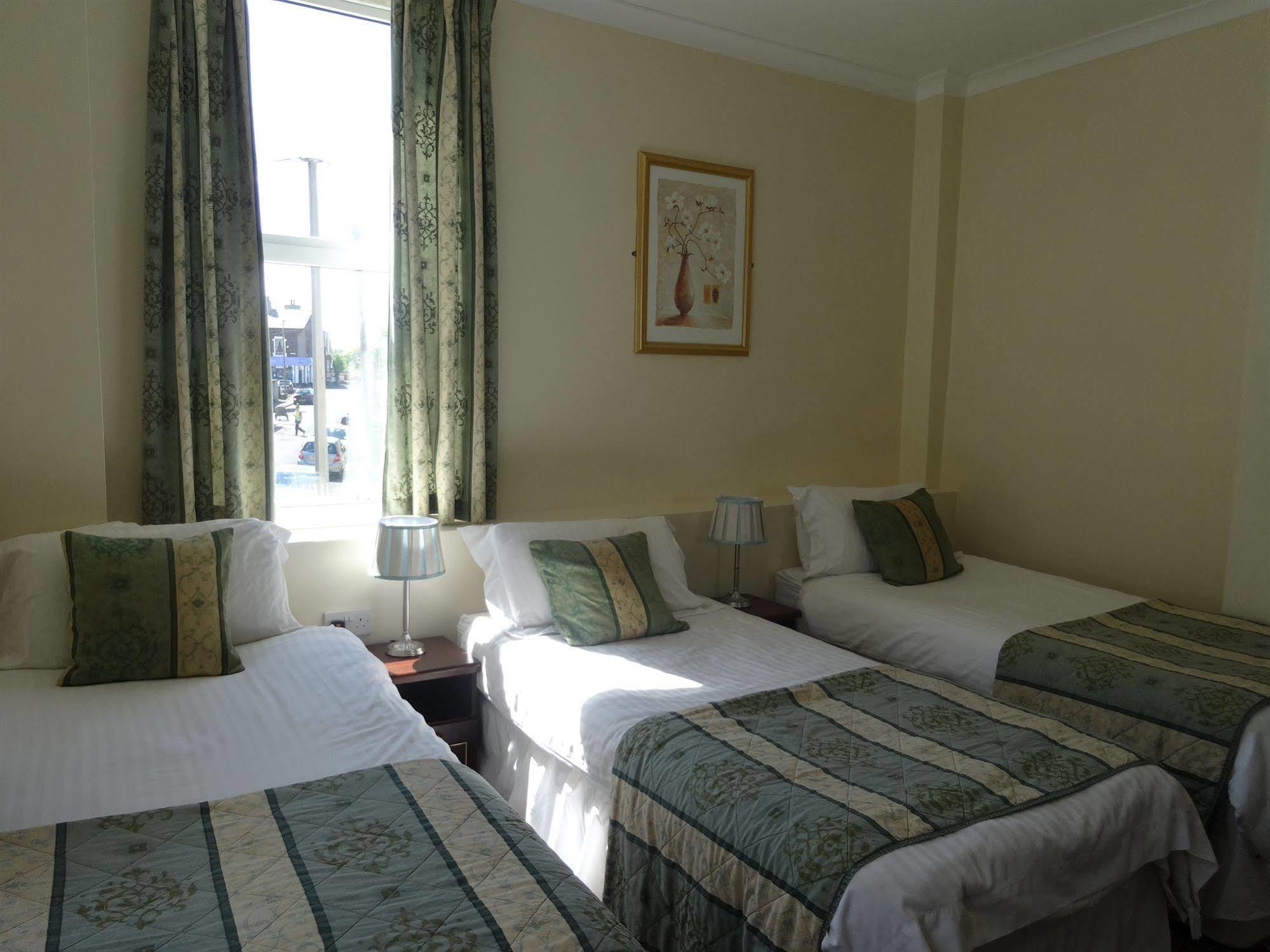 Waverley Hotel Уоркингтън Екстериор снимка