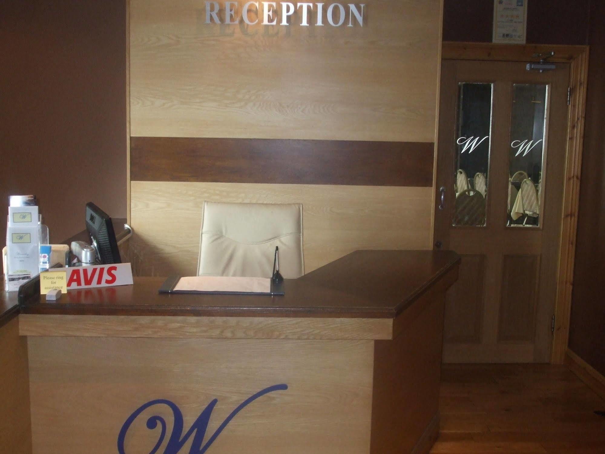 Waverley Hotel Уоркингтън Екстериор снимка