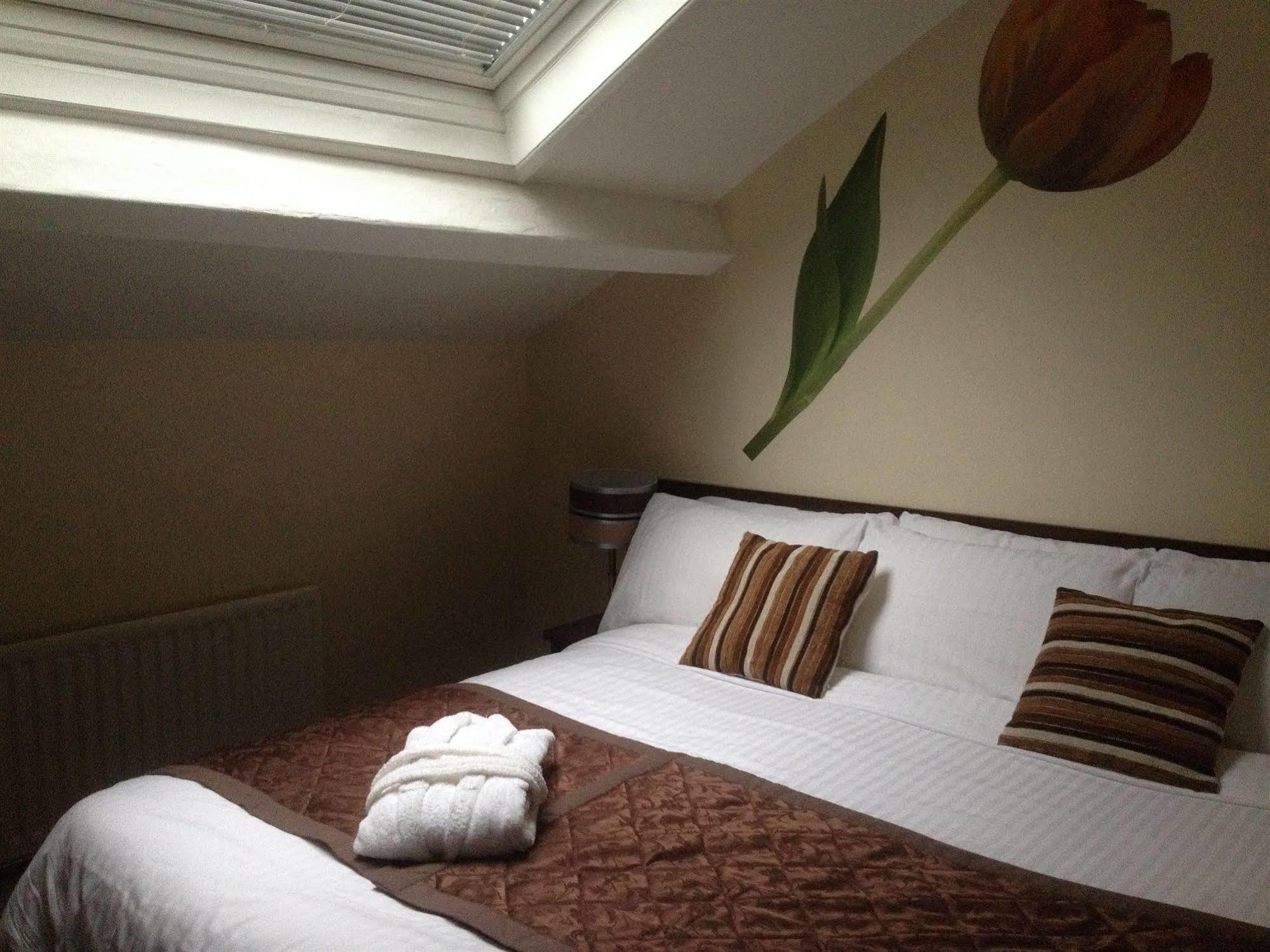 Waverley Hotel Уоркингтън Екстериор снимка