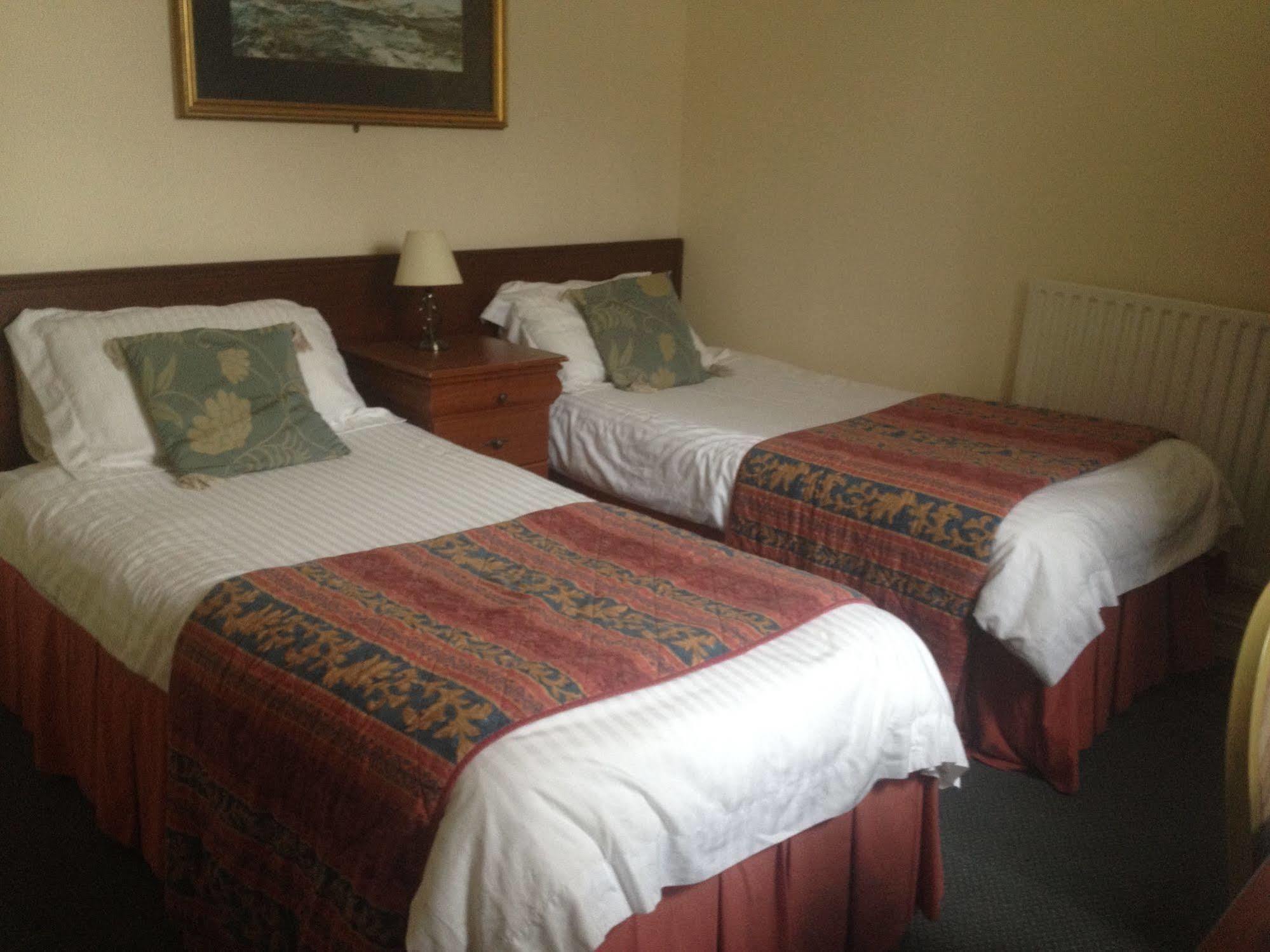 Waverley Hotel Уоркингтън Екстериор снимка
