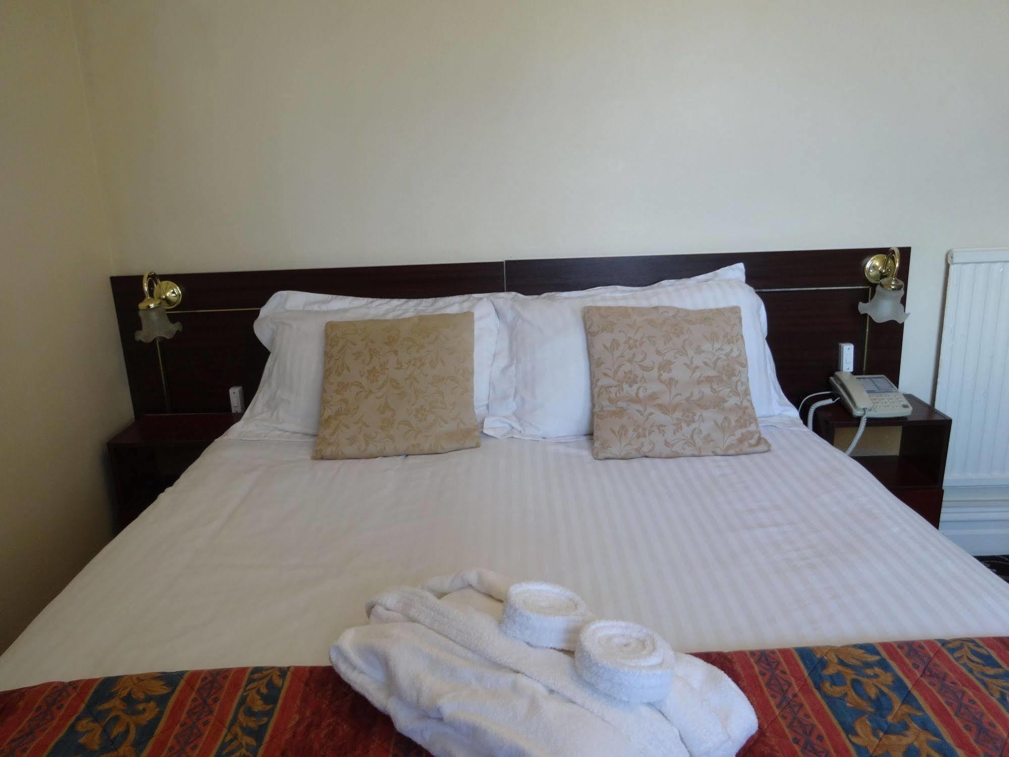 Waverley Hotel Уоркингтън Екстериор снимка